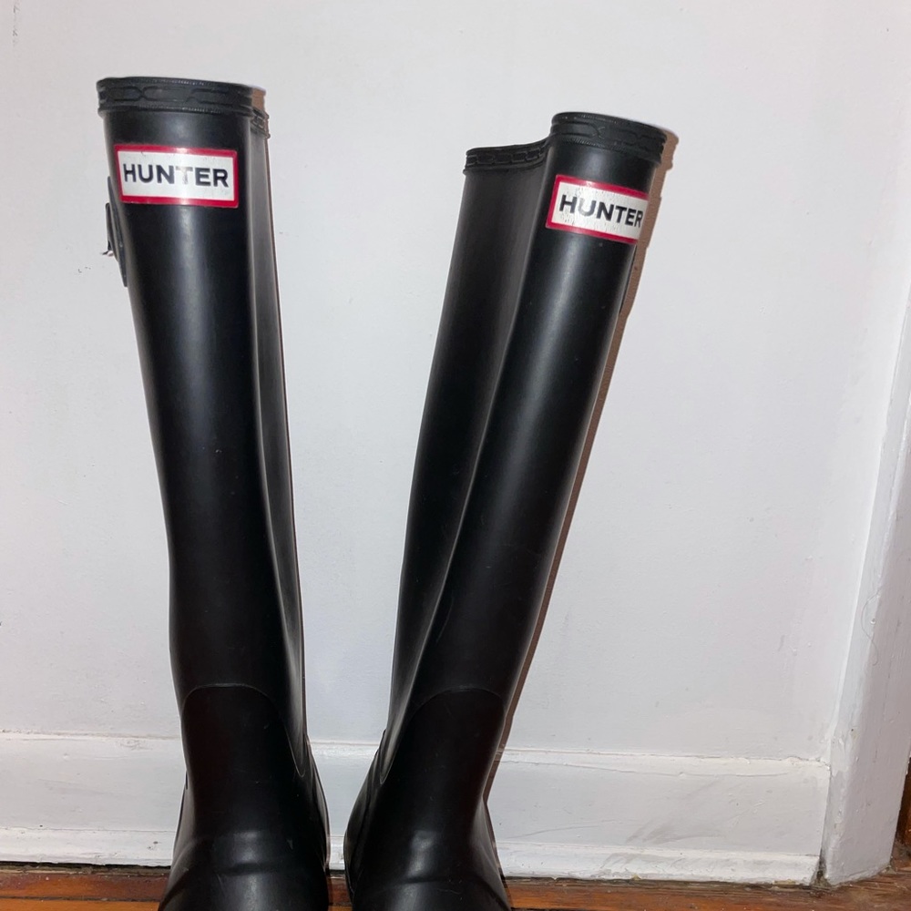 Black Hunter Tall Women’s size 39 (US 7.5)